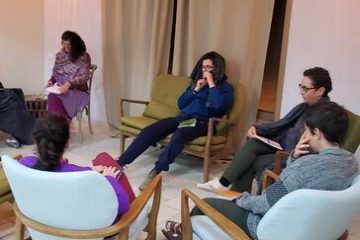 שיחה בין בוגרים לאימהות במפגש בשדה בוקר